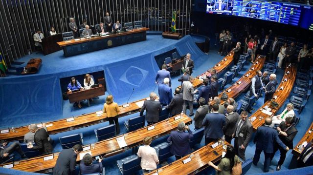 Foto tirada de cima em direção ao plenário do Senado