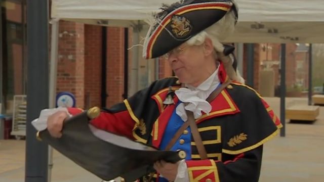 Town criers attempt to set world record in Beverley BBC News