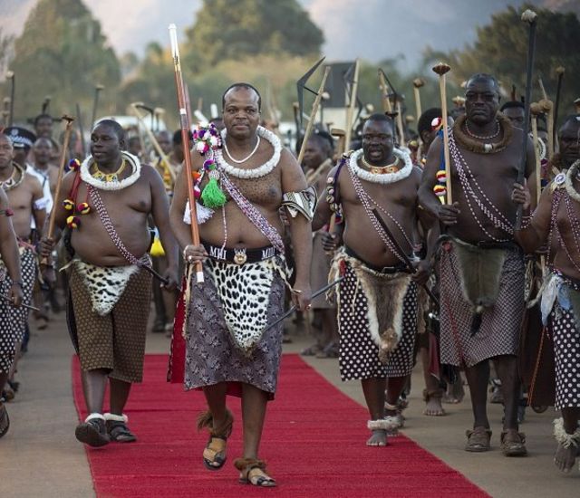 Pakaian Adat Zimbabwe - GALERI NUSANTARA