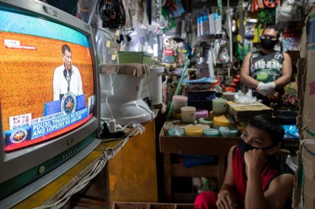Filipinos watch President Rodrigo Duterte"s fifth State of the Nation Address from a television in a hardware store in Quezon City, Metro Manila, Philippines, July 27, 2020