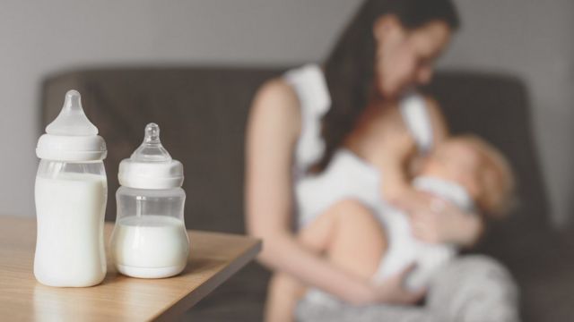 Cuál es el precio de un litro de leche materna y por qué Noruega lo cuenta  en su PIB - BBC News Mundo