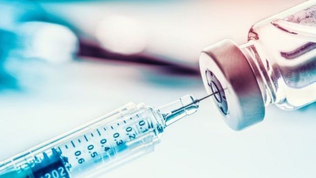 कोरोना वायरस: बच्चों के टीकाकरण में संक्रमण बना रुकावट - BBC News हिंदी