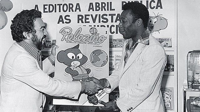 Pelé y Maurício de Sousa en 1977, en el lanzamiento de la revista Pelezinho