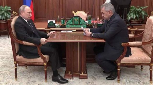 Putin ve Şoygu arasındaki diyalog televizyondan da yayınlandı