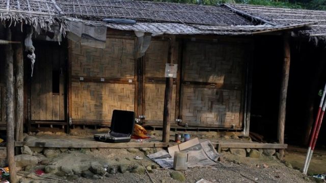 A Rohingya abandoned house is seen at U Shey Kya village outside Maungdaw, in Rakhine state, Myanmar October 26, 2016. Picture taken October 26, 2016. REUTERS/Soe Zeya Tun