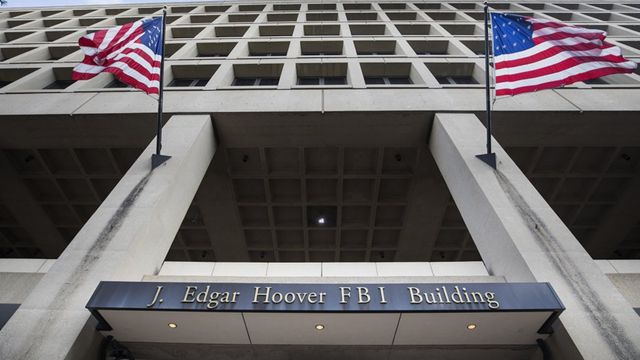O prédio J. Edgar Hoover, quartel general da agência de polícia federal dos EUA, o Federal Bureau of Investigations