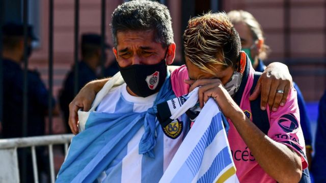 Thousands of people have come to the Casa Rosada to say goodbye to Maradona.
