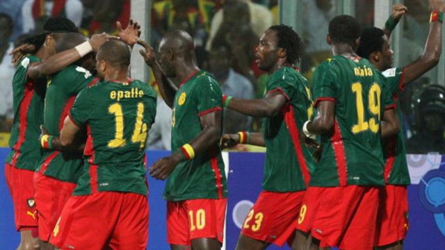 Les Lions Indomptables célèbrent un but marqué