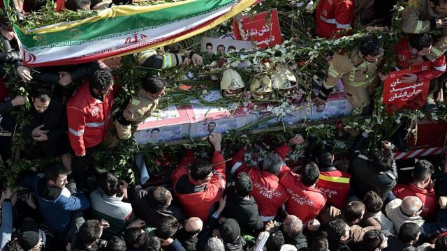 در این حادثه دستکم ۲۲ نفر از جمله ۱۶ آتش نشان کشته شدند