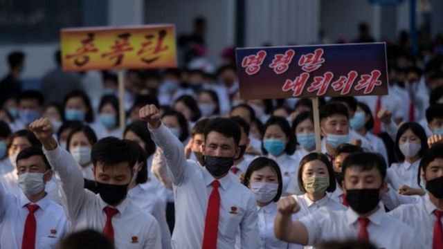 उत्तर कोरियाली विद्यार्थीले भगौडाको विरोधमा सोमवार प्रदर्शन गरेका छन्