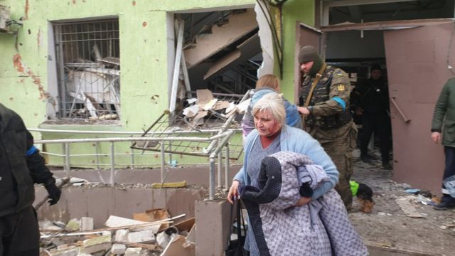 Ataque aéreo em Mariupol