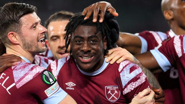 Divin Mubama celebrates with his team-mates