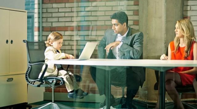 பணியிடத்திற்குக் குழந்தைகளை அழைத்துச் செல்லுதல்