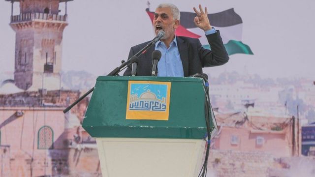 Yahya Sinwar, chefe do movimento islâmico palestino Hamas em Gaza, faz um discurso durante um comício que marca o "Dia de Jerusalém", ou Dia de Al-Quds