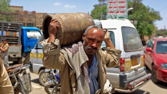 Yemen'de gaz sıkıntısı da yaşanıyor.