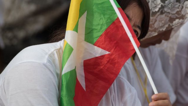 လက်ရှိ ၂၀၀၈ အခြေခံ ဥပဒေပါ အလံ