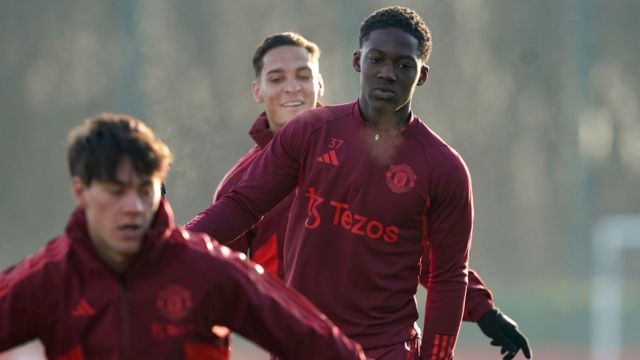 Kobbie Mainoo in training with Manchester United