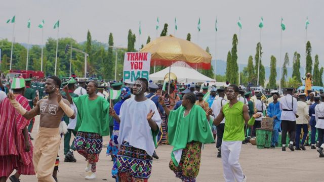 Young pipo for inauguration ceremony