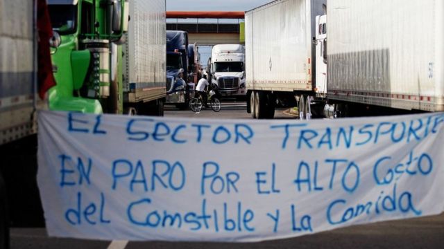 Greve do setor de transporte no Panamá devido ao alto custo de alimentos e combustível
