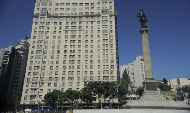 Edifício Joseph Gire, mais conhecido como A Noite,