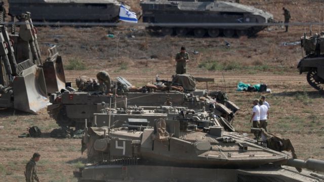 大量以色列坦克集结在加沙边界
