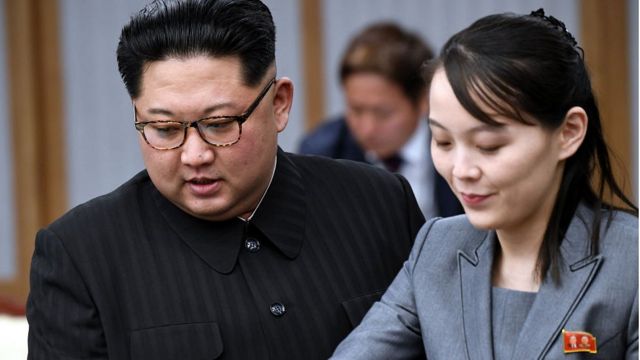 Kim Jong-un na mushiki we Kim Yo-jong bitabiriye ibiganiro by'amahoro hagati ya Korea zombi mu kwezi kwa kane 2018 i Panmunjom, South Korea