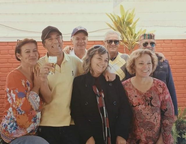 Sete irmãos posam para foto