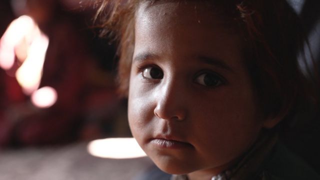 Nazia, uma criança afegã