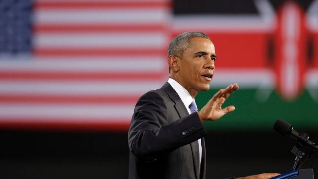 Barack Obama dando un discurso en Kenia.