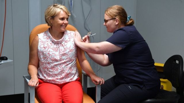 호주는 화이자 백신을 사용한 접종을 지난주부터 시작했다