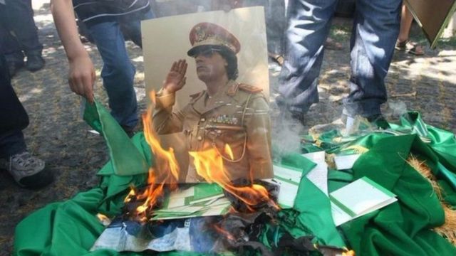 Ubwongereza n'Ubufaransa bwaragize ibitero vy'indege ku ngabo za Kadafi