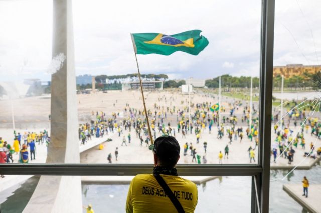 Zwolennicy Bolsonaro kontrolują pałac