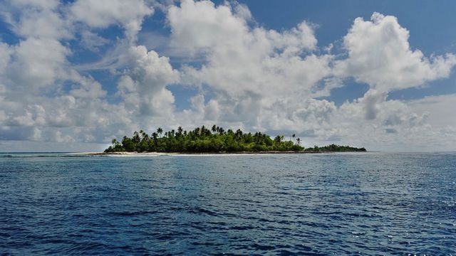 La isla de Abaiang, Kiribati