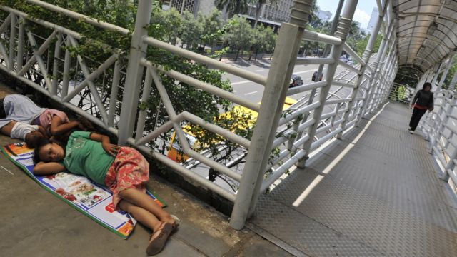 Gelandangan dan jembatan penyeberangan