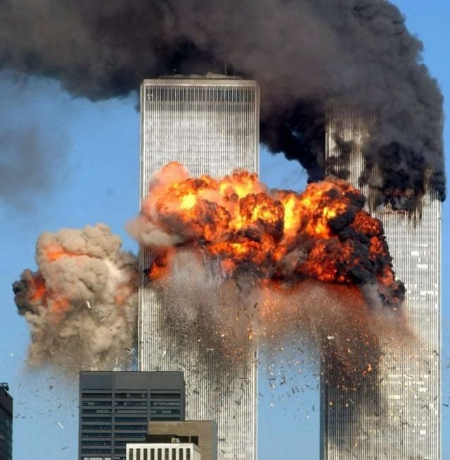 Torres Gemelas en llamas tras el ataque del 11 de septiembre