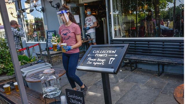 Пабы остаются закрытыми, но пиво на вынос купить можно