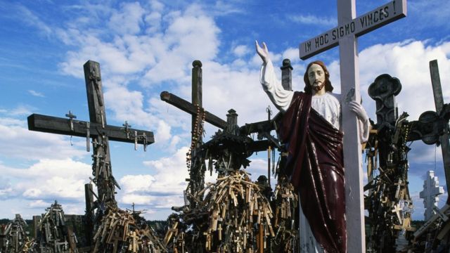 立陶宛十字架山：香港「反送中」藍黃交鋒緣何引來外長批評- BBC News 中文