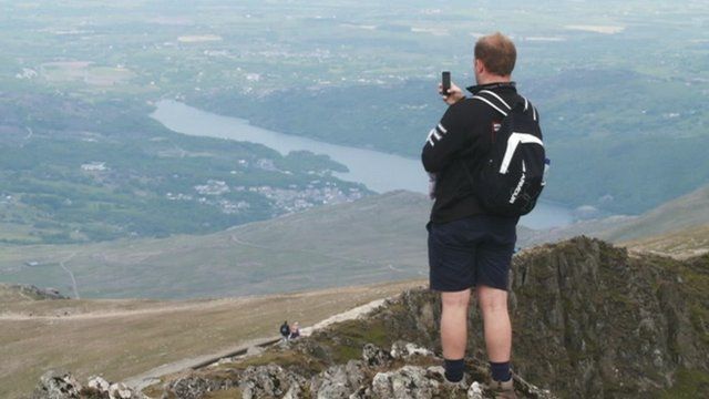 Cerdded mynydd