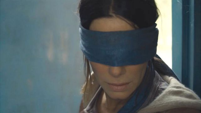 Sandra Bullock con los ojos vendados