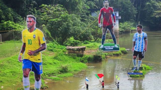 Cartazes de Neymar, Cristiano Ronaldo e Messi no Estado de Querala