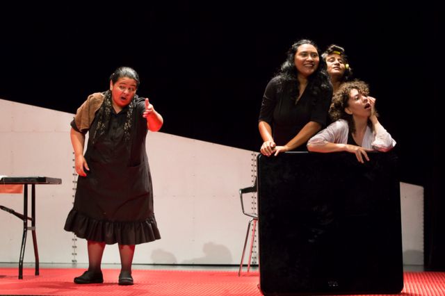 De izquierda a derecha, Magdalena Henríquez, Magaly Lemus, Wendy Hernández (al fondo) y Mariam Santamaría.