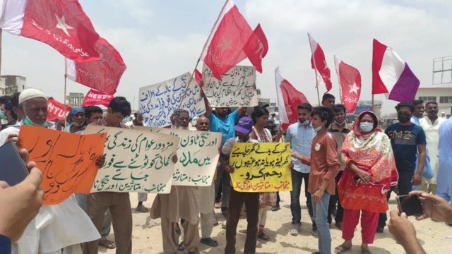 سندھ کی قوم پرست جماعتوں کا بحریہ ٹاؤن کراچی کے باہر دھرنا