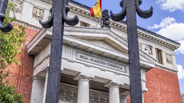 Enquanto a França proíbe, a Espanha oficializa a linguagem neutra