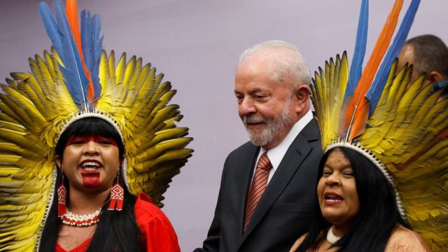 Lula em reunião com representantes dos povos indígenas