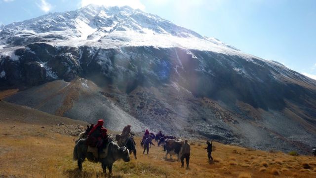پاکستان کے شمالی علاقے ہنزہ سے واخان کا پرخطر تجارتی سفر - BBC News اردو