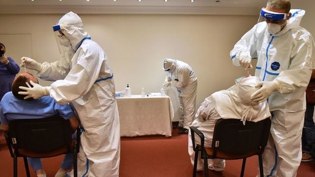 Lübnan'da sağlık çalışanlarına koronavirüs testi yapıldı
