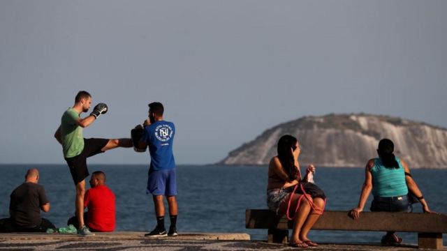 Ficar sozinho pode ser a melhor maneira de descansar, diz pesquisa - BBC  News Brasil