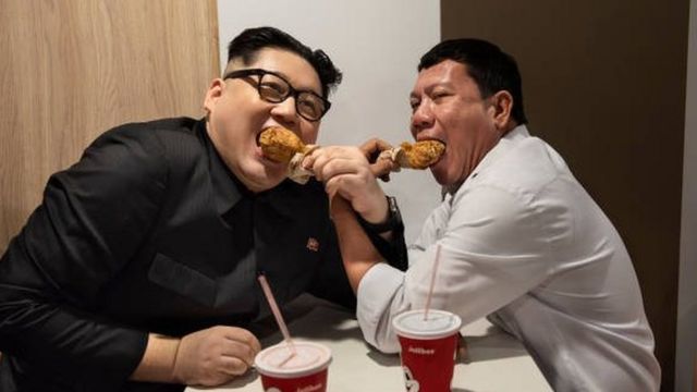 Kim Jong Un (kushoto)akiwa na Rodrigo Duterte , pia hupenda vyakula vya haraka vya kampuni za Mc Donalds na KFC