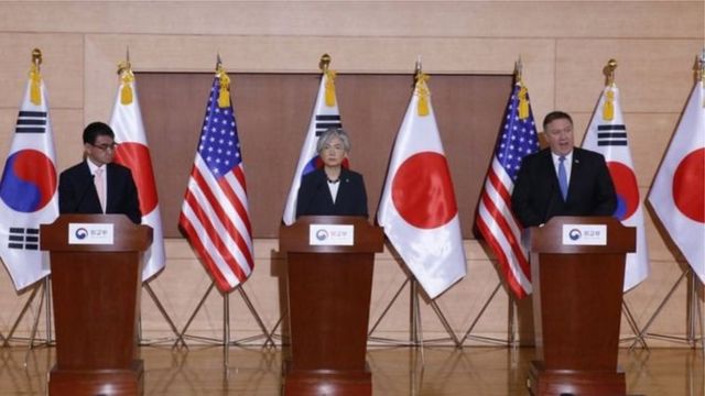 Sakataren harkokin wajen Amurka Mr Pompeo tare da takwarorinsa na Koriya ta Kudu da Japan