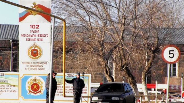 Ermənistanın Gümri şəhərində yerləşən 102-ci Rusiya hərbi bazasının hərbçiləri
